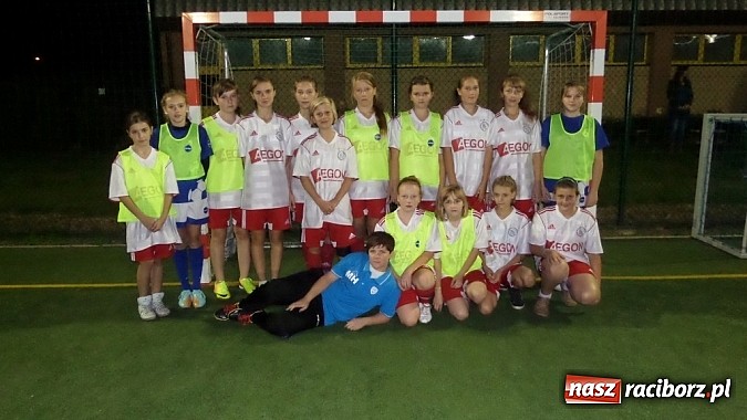 Zdjęcie w galerii na portalu naszraciborz.pl: Nocny turniej na zakończenie Piłkarskich Szkółek Nivea w Pawłowie wiadomości z regionu