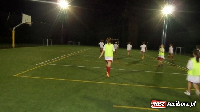 Zdjęcie w galerii na portalu naszraciborz.pl: Nocny turniej na zakończenie Piłkarskich Szkółek Nivea w Pawłowie wiadomości z regionu