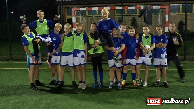 Zdjęcie w galerii na portalu naszraciborz.pl: Nocny turniej na zakończenie Piłkarskich Szkółek Nivea w Pawłowie wiadomości z regionu
