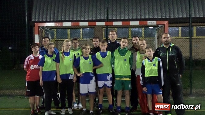Zdjęcie w galerii na portalu naszraciborz.pl: Nocny turniej na zakończenie Piłkarskich Szkółek Nivea w Pawłowie wiadomości z regionu