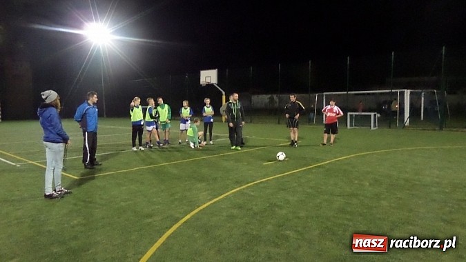 Zdjęcie w galerii na portalu naszraciborz.pl: Nocny turniej na zakończenie Piłkarskich Szkółek Nivea w Pawłowie wiadomości z regionu