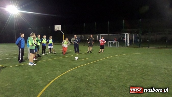 Zdjęcie w galerii na portalu naszraciborz.pl: Nocny turniej na zakończenie Piłkarskich Szkółek Nivea w Pawłowie wiadomości z regionu