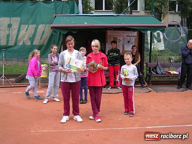 Zdjęcie w galerii na portalu naszraciborz.pl: Zwycięskie tenisistki wyróżnione wiadomości z regionu