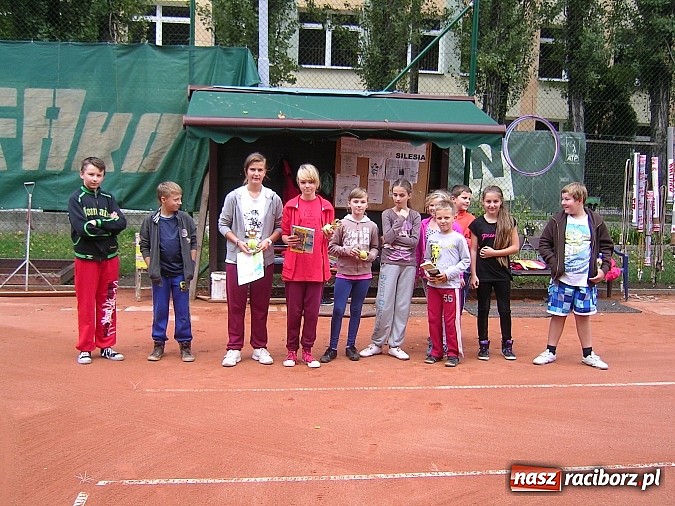 Zdjęcie w galerii na portalu naszraciborz.pl: Zwycięskie tenisistki wyróżnione wiadomości z regionu