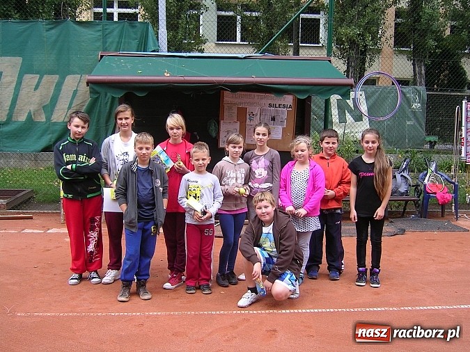 Zdjęcie w galerii na portalu naszraciborz.pl: Zwycięskie tenisistki wyróżnione wiadomości z regionu