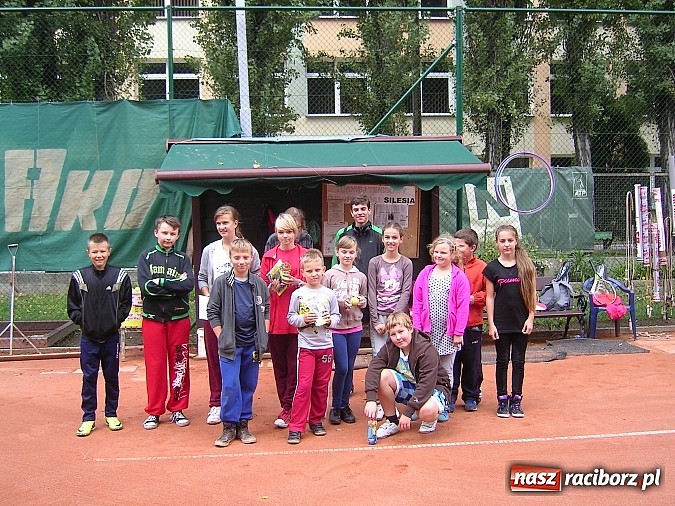 Zdjęcie w galerii na portalu naszraciborz.pl: Zwycięskie tenisistki wyróżnione wiadomości z regionu