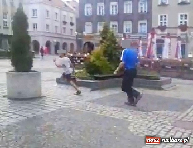Zdjęcie w galerii na portalu naszraciborz.pl: Racibórz-Rynek ŻUL Zboczuś pt. Gdzie jest moja marynarka wiadomości z regionu