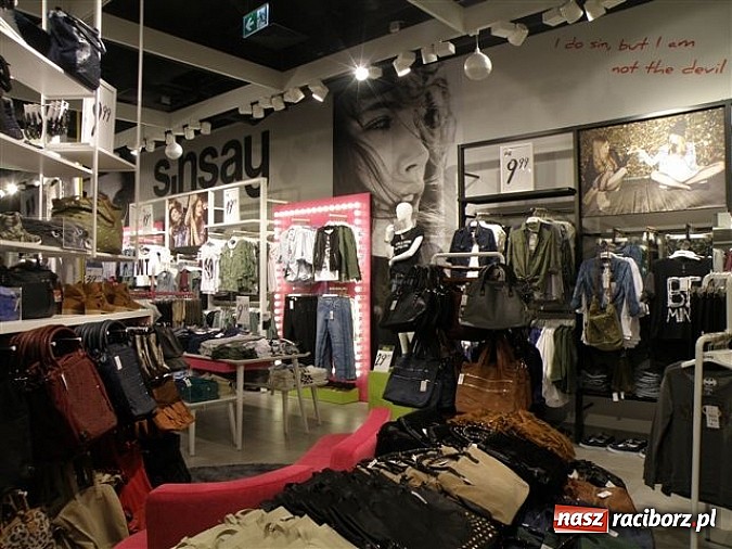 Zdjęcie w galerii na portalu naszraciborz.pl: SINSAY i HOUSE – nowe kolekcje, stylistka i konkurs na początek wiadomości z regionu