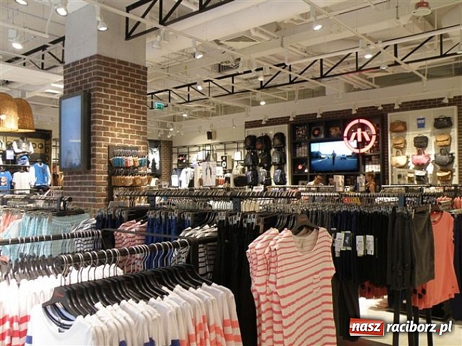 Zdjęcie w galerii na portalu naszraciborz.pl: SINSAY i HOUSE – nowe kolekcje, stylistka i konkurs na początek wiadomości z regionu