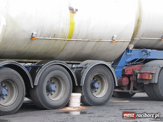 Zdjęcie w galerii na portalu naszraciborz.pl: Pożar na Kwiatowej, wyciek z cysterny wiadomości z regionu