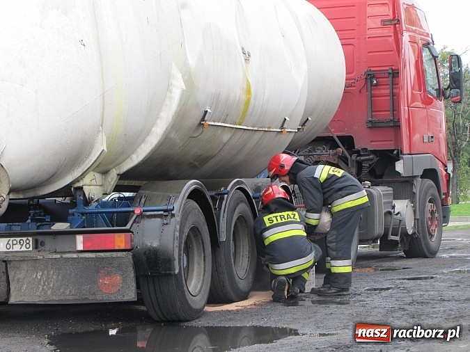 Zdjęcie w galerii na portalu naszraciborz.pl: Pożar na Kwiatowej, wyciek z cysterny wiadomości z regionu