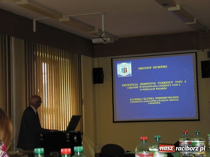 Zdjęcie w galerii na portalu naszraciborz.pl: W Raciborzu pisał maturę. Sława medycyny na wykładzie przy Gamowskiej wiadomości z regionu