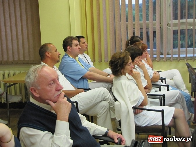 Zdjęcie w galerii na portalu naszraciborz.pl: W Raciborzu pisał maturę. Sława medycyny na wykładzie przy Gamowskiej wiadomości z regionu