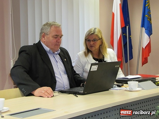 Zdjęcie w galerii na portalu naszraciborz.pl: O przyszłości polskiego rolnictwa na komisji w starostwie wiadomości z regionu