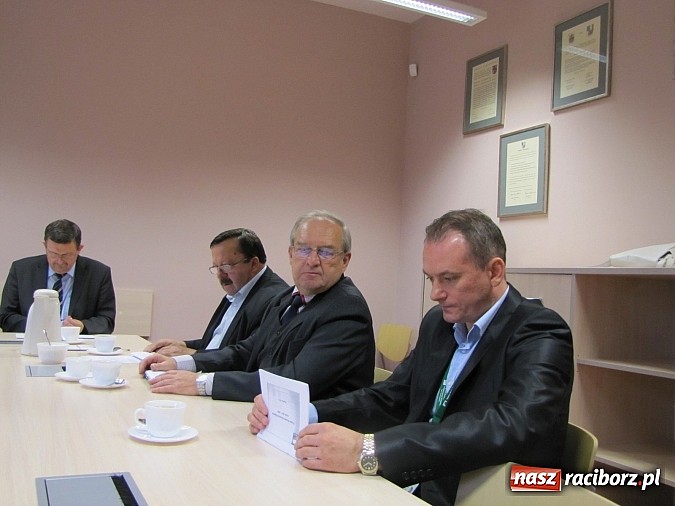 Zdjęcie w galerii na portalu naszraciborz.pl: O przyszłości polskiego rolnictwa na komisji w starostwie wiadomości z regionu