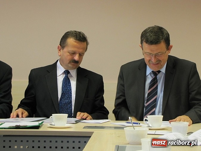 Zdjęcie w galerii na portalu naszraciborz.pl: O przyszłości polskiego rolnictwa na komisji w starostwie wiadomości z regionu