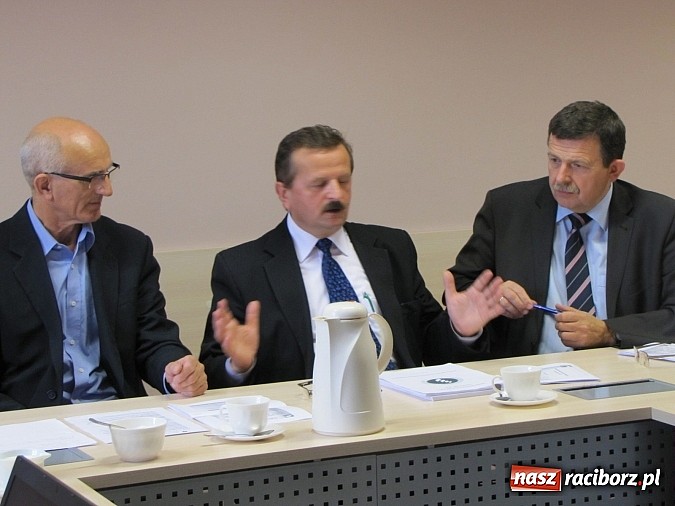 Zdjęcie w galerii na portalu naszraciborz.pl: O przyszłości polskiego rolnictwa na komisji w starostwie wiadomości z regionu