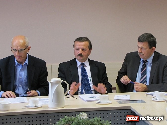 Zdjęcie w galerii na portalu naszraciborz.pl: O przyszłości polskiego rolnictwa na komisji w starostwie wiadomości z regionu