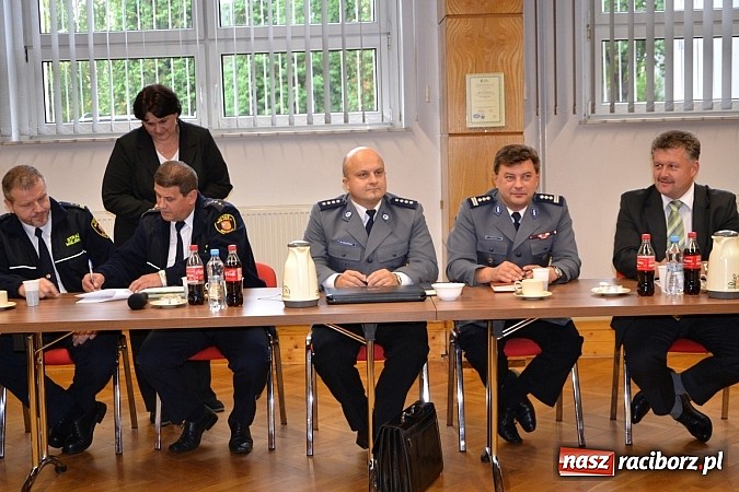 Zdjęcie w galerii na portalu naszraciborz.pl: Więcej kontroli TIR-ów, więcej etatów w komisariacie! wiadomości z regionu