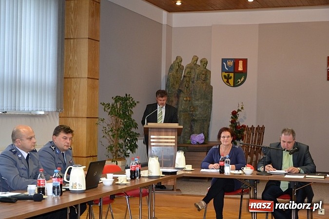 Zdjęcie w galerii na portalu naszraciborz.pl: Więcej kontroli TIR-ów, więcej etatów w komisariacie! wiadomości z regionu