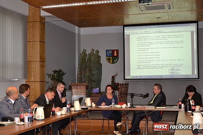 Zdjęcie w galerii na portalu naszraciborz.pl: Więcej kontroli TIR-ów, więcej etatów w komisariacie! wiadomości z regionu