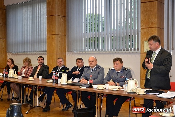 Zdjęcie w galerii na portalu naszraciborz.pl: Więcej kontroli TIR-ów, więcej etatów w komisariacie! wiadomości z regionu