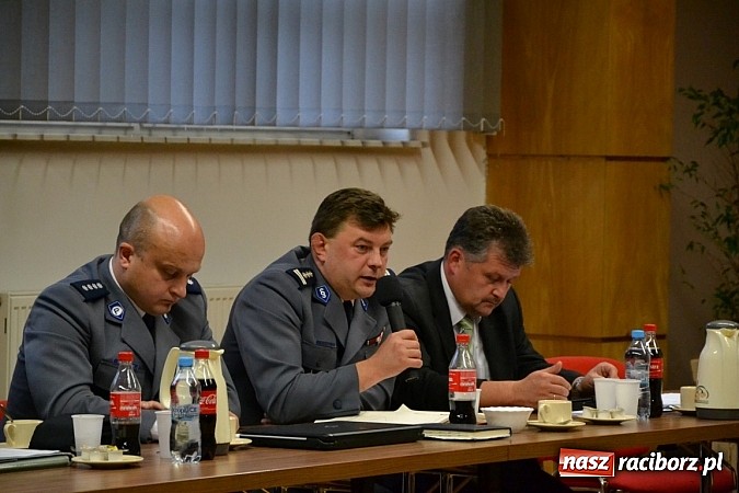 Zdjęcie w galerii na portalu naszraciborz.pl: Więcej kontroli TIR-ów, więcej etatów w komisariacie! wiadomości z regionu