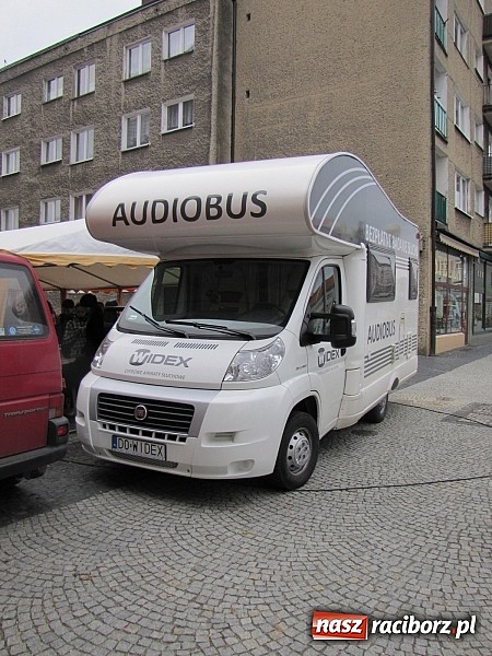 Zdjęcie w galerii na portalu naszraciborz.pl: Na placu Dominikańskim świętowali Dzień Głuchego i przełamywali bariery! wiadomości z regionu