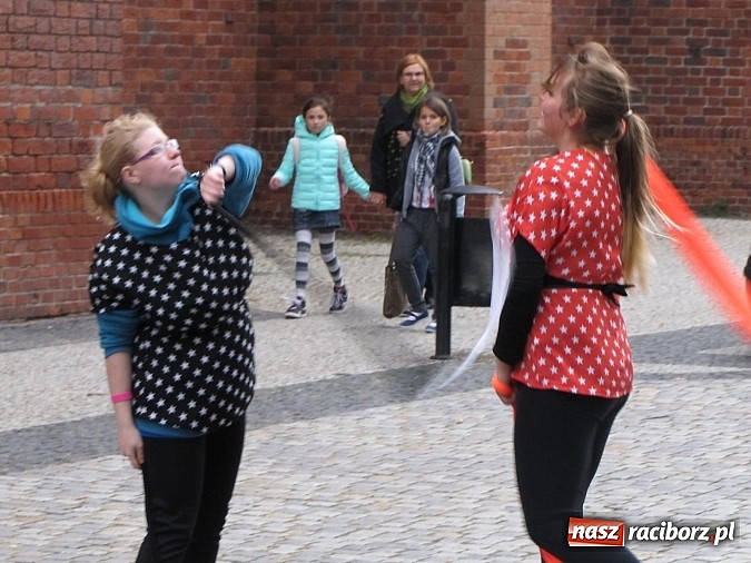 Zdjęcie w galerii na portalu naszraciborz.pl: Na placu Dominikańskim świętowali Dzień Głuchego i przełamywali bariery! wiadomości z regionu
