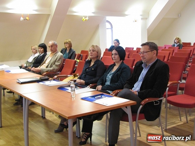 Zdjęcie w galerii na portalu naszraciborz.pl: Nowatorsko wspierają przedsiębiorczych. Seminarium CouveusePL na zamku wiadomości z regionu