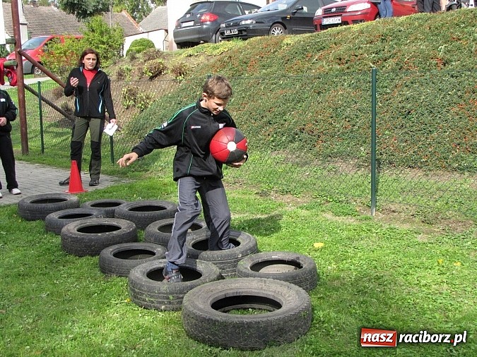 Zdjęcie w galerii na portalu naszraciborz.pl: Uczniowie z powiatu testowali umiejętności obronne wiadomości z regionu