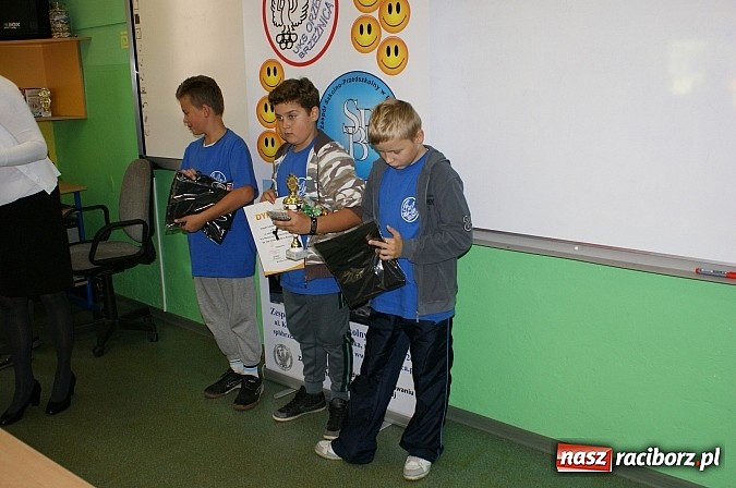 Zdjęcie w galerii na portalu naszraciborz.pl: Uczniowie z powiatu testowali umiejętności obronne wiadomości z regionu