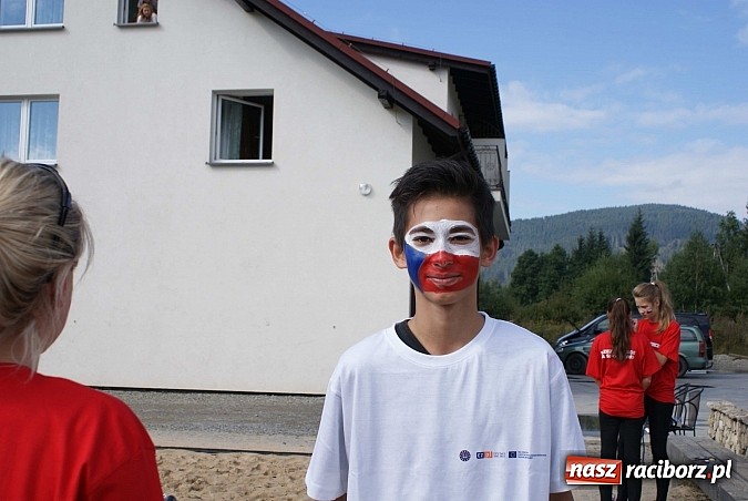 Zdjęcie w galerii na portalu naszraciborz.pl: Przez granice na sportowo - młodzież z Ostroga na obozie w Istebnej wiadomości z regionu