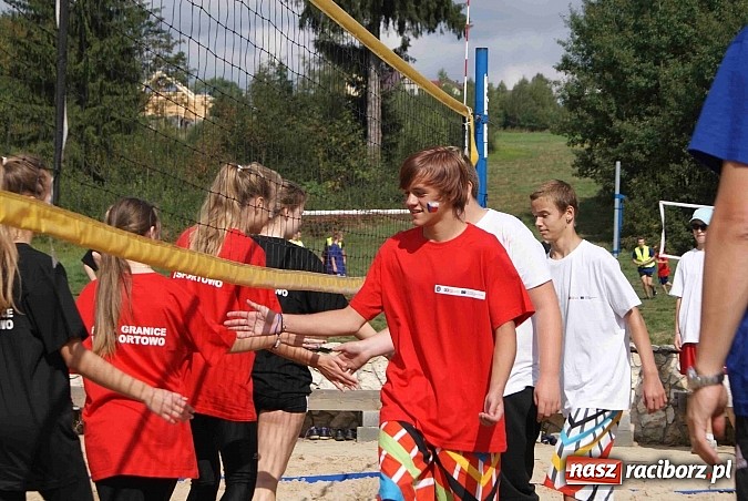 Zdjęcie w galerii na portalu naszraciborz.pl: Przez granice na sportowo - młodzież z Ostroga na obozie w Istebnej wiadomości z regionu