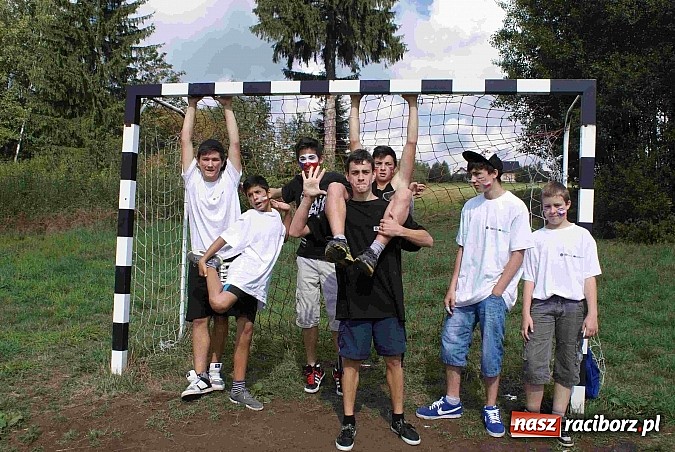 Zdjęcie w galerii na portalu naszraciborz.pl: Przez granice na sportowo - młodzież z Ostroga na obozie w Istebnej wiadomości z regionu