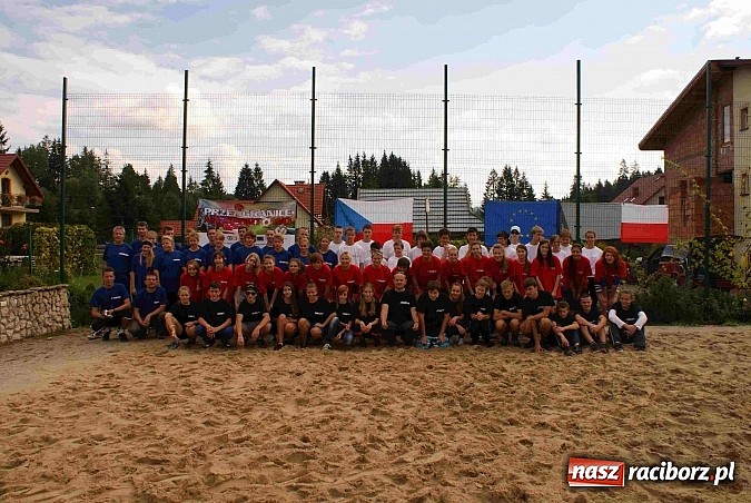 Zdjęcie w galerii na portalu naszraciborz.pl: Przez granice na sportowo - młodzież z Ostroga na obozie w Istebnej wiadomości z regionu