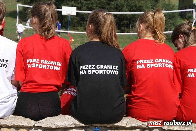 Zdjęcie w galerii na portalu naszraciborz.pl: Przez granice na sportowo - młodzież z Ostroga na obozie w Istebnej wiadomości z regionu