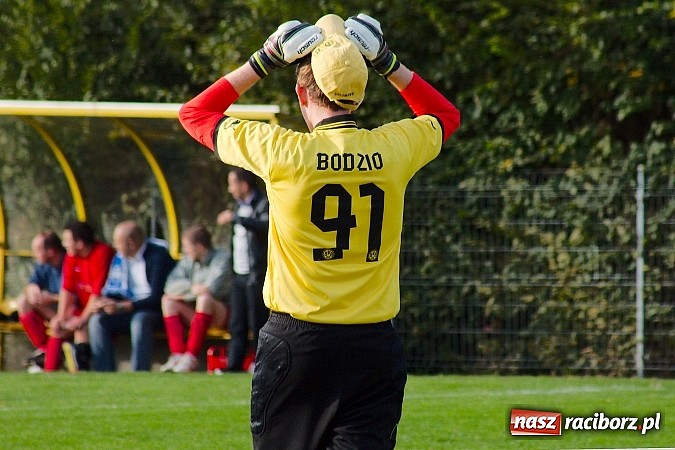 Zdjęcie w galerii na portalu naszraciborz.pl: A klasa: Emocjonujący pojedynek przy Tuwima. Do wygranej gospodarzy brakowało niewiele wiadomości z regionu