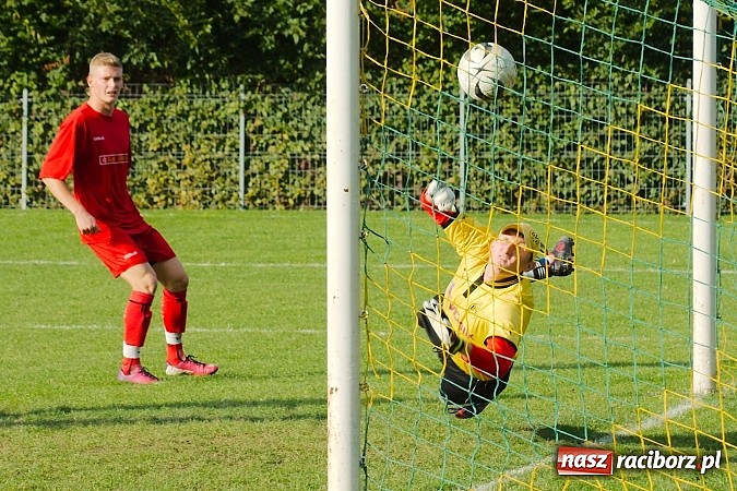 Zdjęcie w galerii na portalu naszraciborz.pl: A klasa: Emocjonujący pojedynek przy Tuwima. Do wygranej gospodarzy brakowało niewiele wiadomości z regionu
