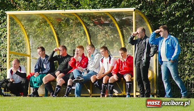 Zdjęcie w galerii na portalu naszraciborz.pl: A klasa: Emocjonujący pojedynek przy Tuwima. Do wygranej gospodarzy brakowało niewiele wiadomości z regionu