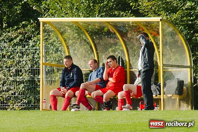 Zdjęcie w galerii na portalu naszraciborz.pl: A klasa: Emocjonujący pojedynek przy Tuwima. Do wygranej gospodarzy brakowało niewiele wiadomości z regionu