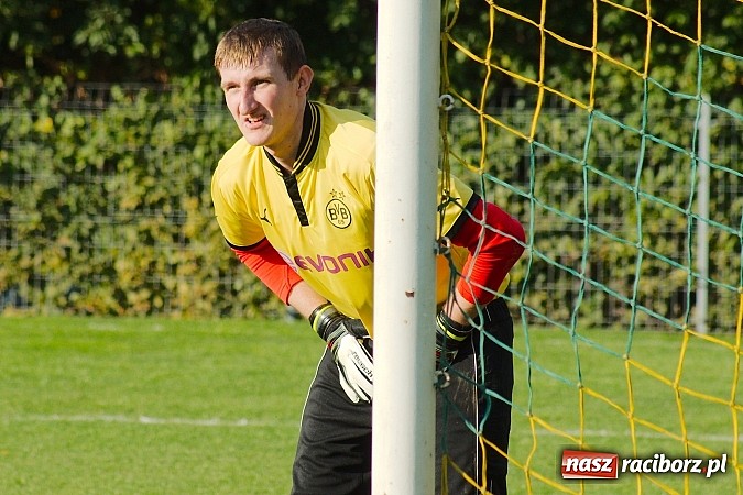 Zdjęcie w galerii na portalu naszraciborz.pl: A klasa: Emocjonujący pojedynek przy Tuwima. Do wygranej gospodarzy brakowało niewiele wiadomości z regionu