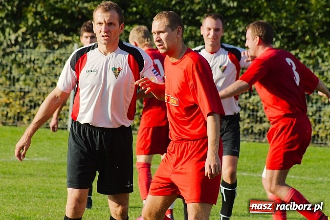 Zdjęcie w galerii na portalu naszraciborz.pl: A klasa: Emocjonujący pojedynek przy Tuwima. Do wygranej gospodarzy brakowało niewiele wiadomości z regionu