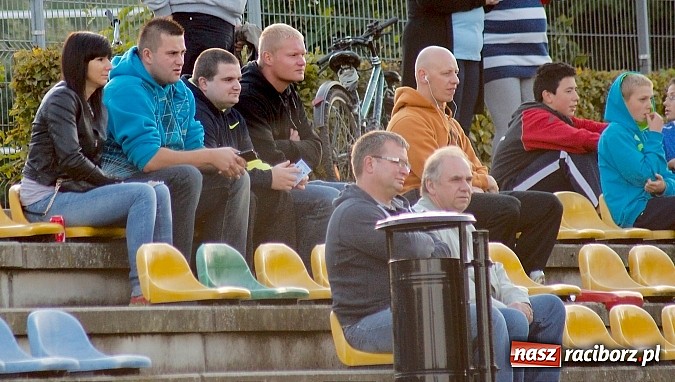 Zdjęcie w galerii na portalu naszraciborz.pl: A klasa: Emocjonujący pojedynek przy Tuwima. Do wygranej gospodarzy brakowało niewiele wiadomości z regionu