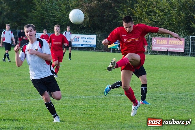 Zdjęcie w galerii na portalu naszraciborz.pl: A klasa: Emocjonujący pojedynek przy Tuwima. Do wygranej gospodarzy brakowało niewiele wiadomości z regionu
