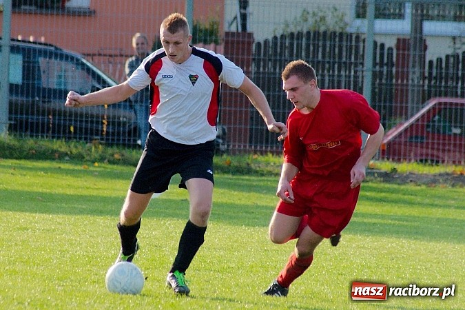 Zdjęcie w galerii na portalu naszraciborz.pl: A klasa: Emocjonujący pojedynek przy Tuwima. Do wygranej gospodarzy brakowało niewiele wiadomości z regionu