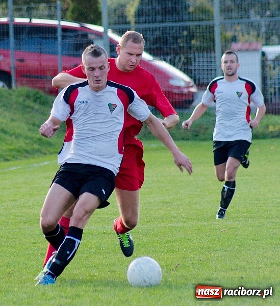 Zdjęcie w galerii na portalu naszraciborz.pl: A klasa: Emocjonujący pojedynek przy Tuwima. Do wygranej gospodarzy brakowało niewiele wiadomości z regionu