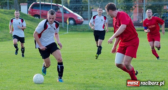 Zdjęcie w galerii na portalu naszraciborz.pl: A klasa: Emocjonujący pojedynek przy Tuwima. Do wygranej gospodarzy brakowało niewiele wiadomości z regionu
