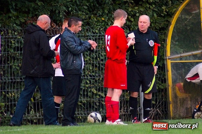 Zdjęcie w galerii na portalu naszraciborz.pl: A klasa: Emocjonujący pojedynek przy Tuwima. Do wygranej gospodarzy brakowało niewiele wiadomości z regionu