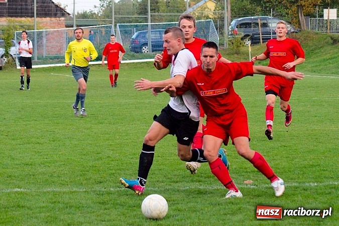Zdjęcie w galerii na portalu naszraciborz.pl: A klasa: Emocjonujący pojedynek przy Tuwima. Do wygranej gospodarzy brakowało niewiele wiadomości z regionu